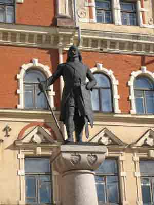 Памятник основателю города Торкелю Кнутсону